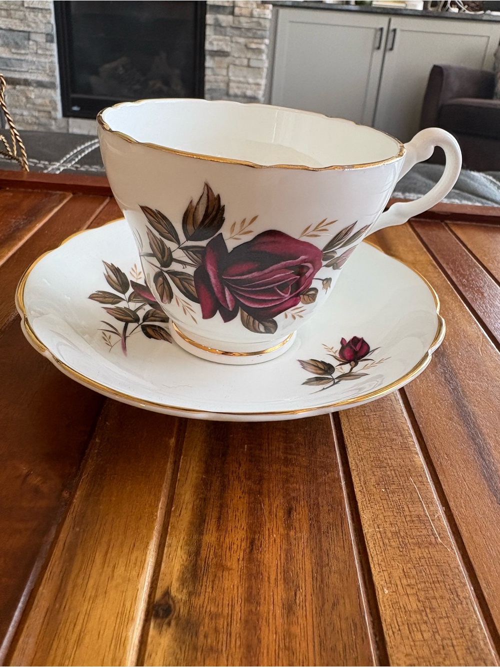 Vtg Consort Fine Bone China Teacup Saucer England Roses Gold Gilt w Gold Stand